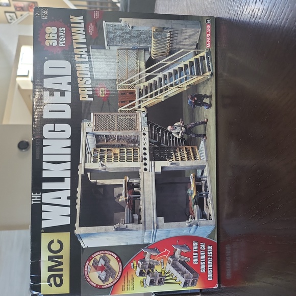 The walking dead prison catwalk 14559. - Picture 1 of 3